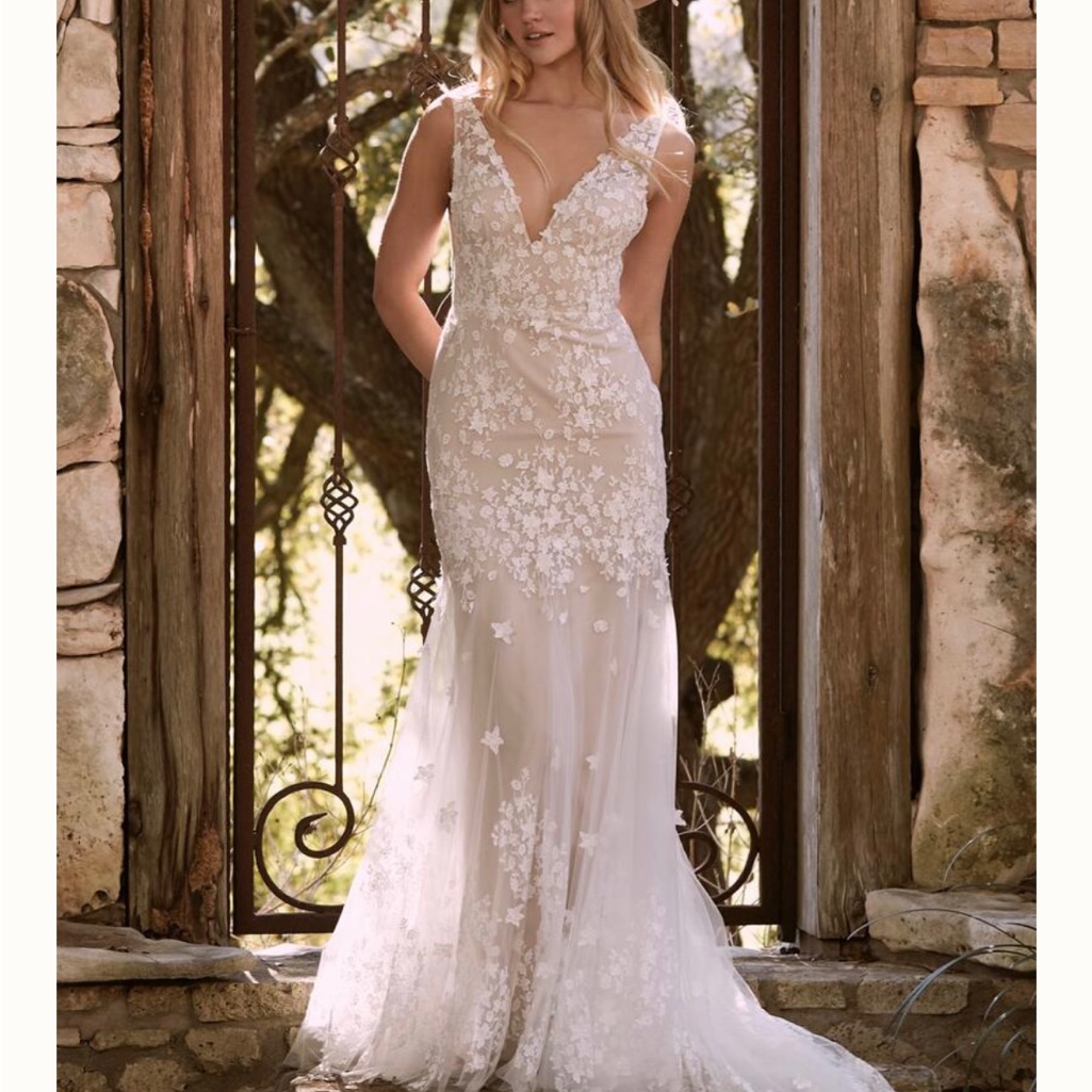 Brand New With Tags Willow By Watters Wedding Dress.